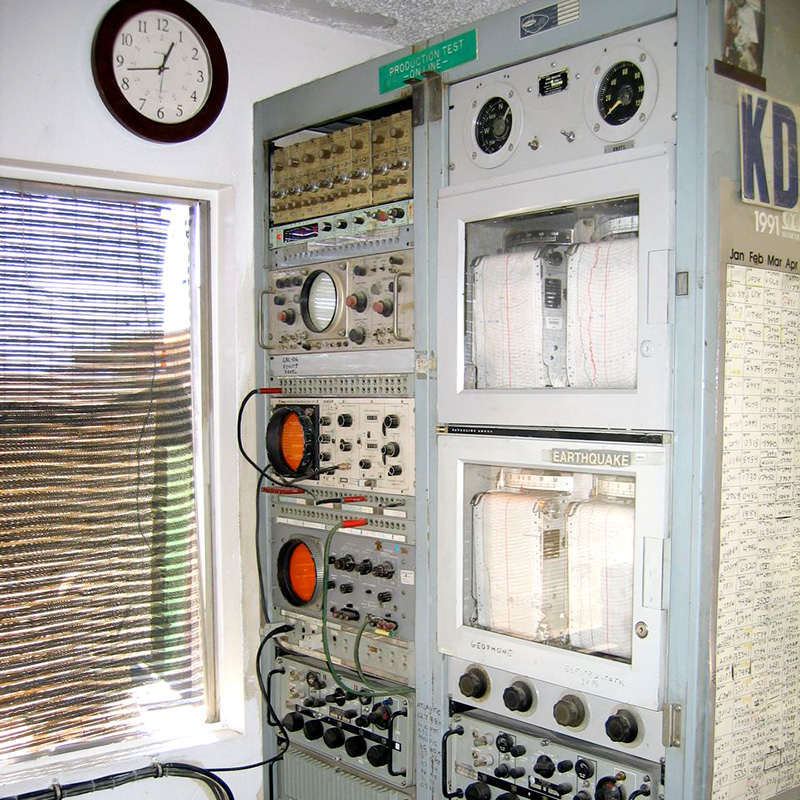 Landers oscilloscope racks